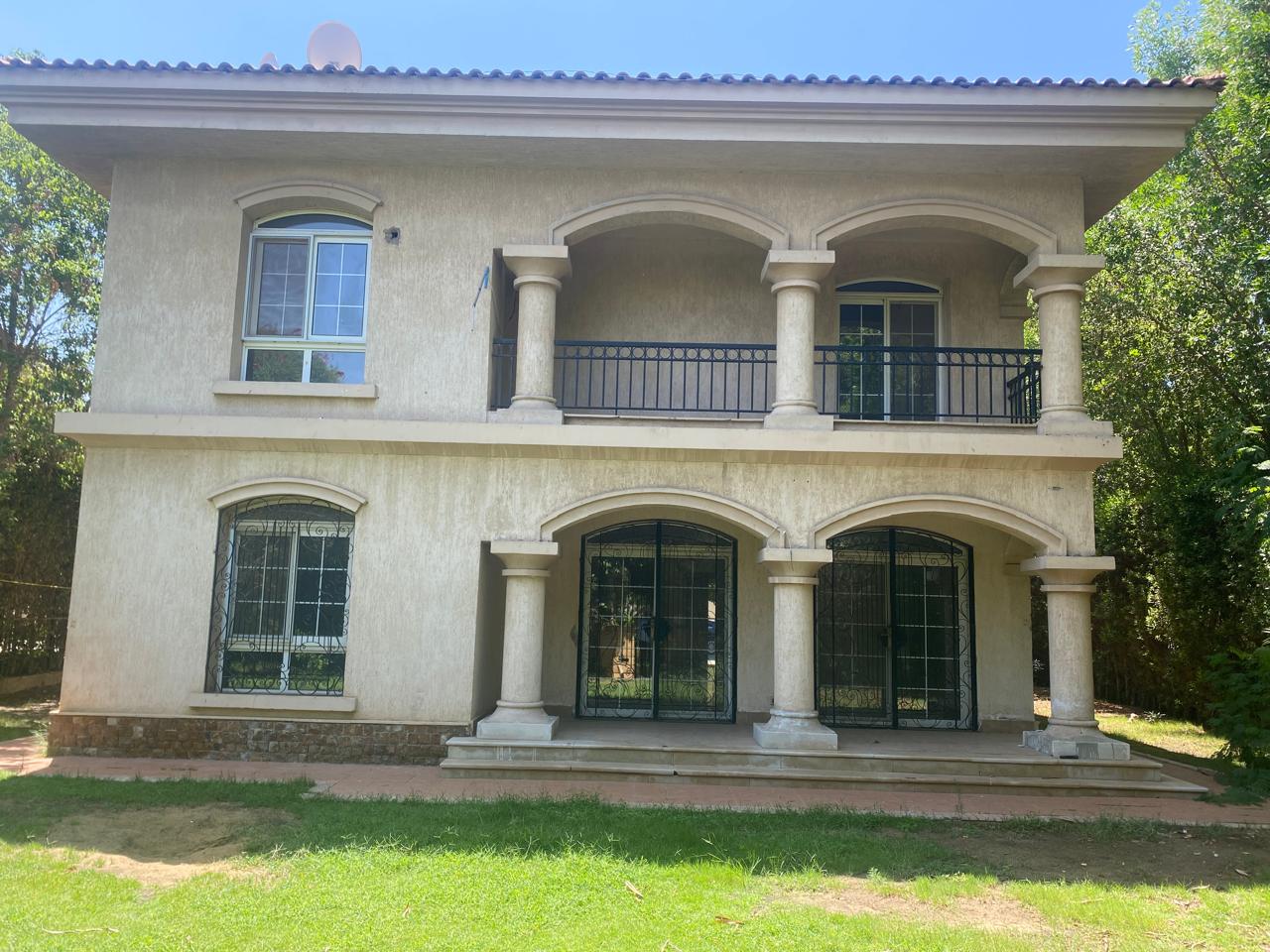 فيلا في مدينتي 750 م2 للإيجار قانون جديد بحري على حديقة 65,000 ج 